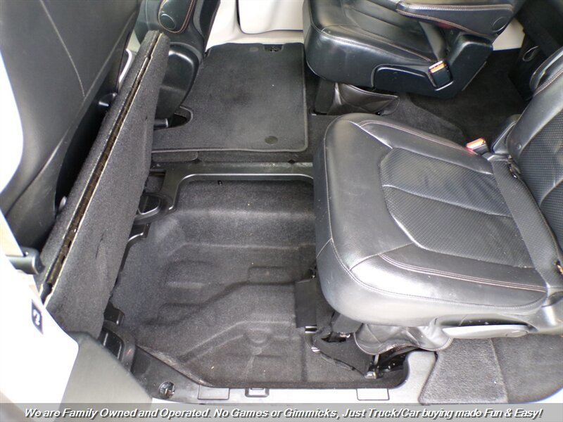 Used 2018 Chrysler Pacifica Touring-L FWD image 24