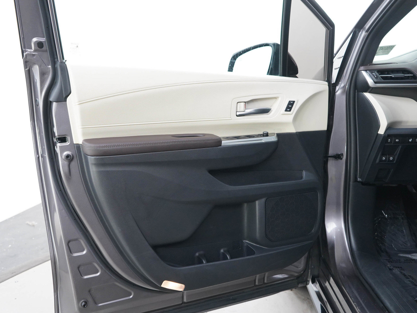 Used 2021 Toyota Sienna Platinum AWD/4WD image 20
