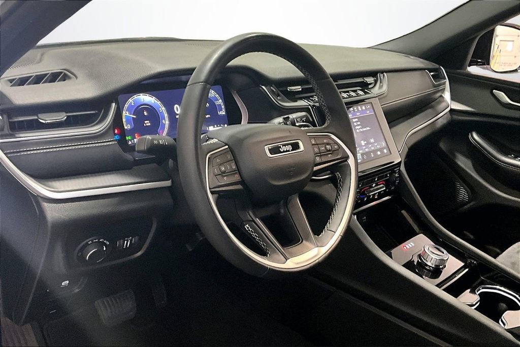 Used 2023 Jeep Grand Cherokee L Laredo image 17