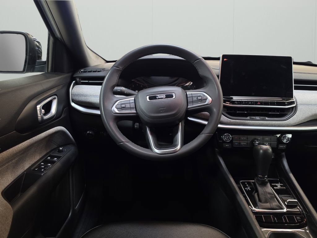 Used 2024 Jeep Compass Latitude image 19