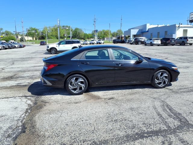 Used 2025 Hyundai Elantra SEL FWD image 14