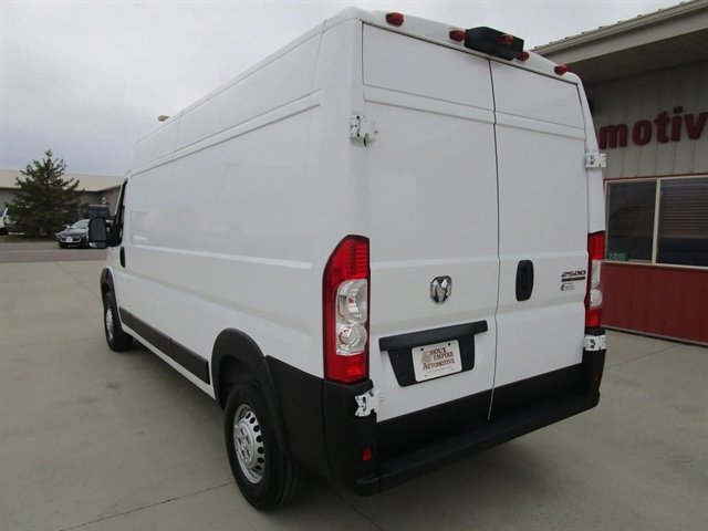 Used 2025 RAM ProMaster 2500 w/ Convenience Group image 9