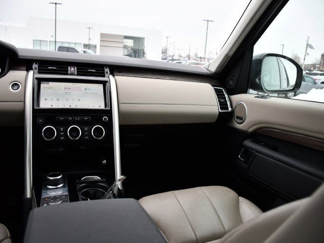 Used 2017 Land Rover Discovery HSE image 20