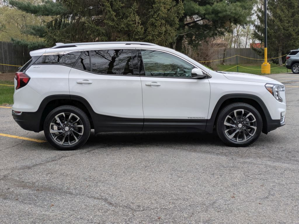 Certified 2022 GMC Terrain SLT w/ LPO, Floor Liner Package AWD/4WD image 8