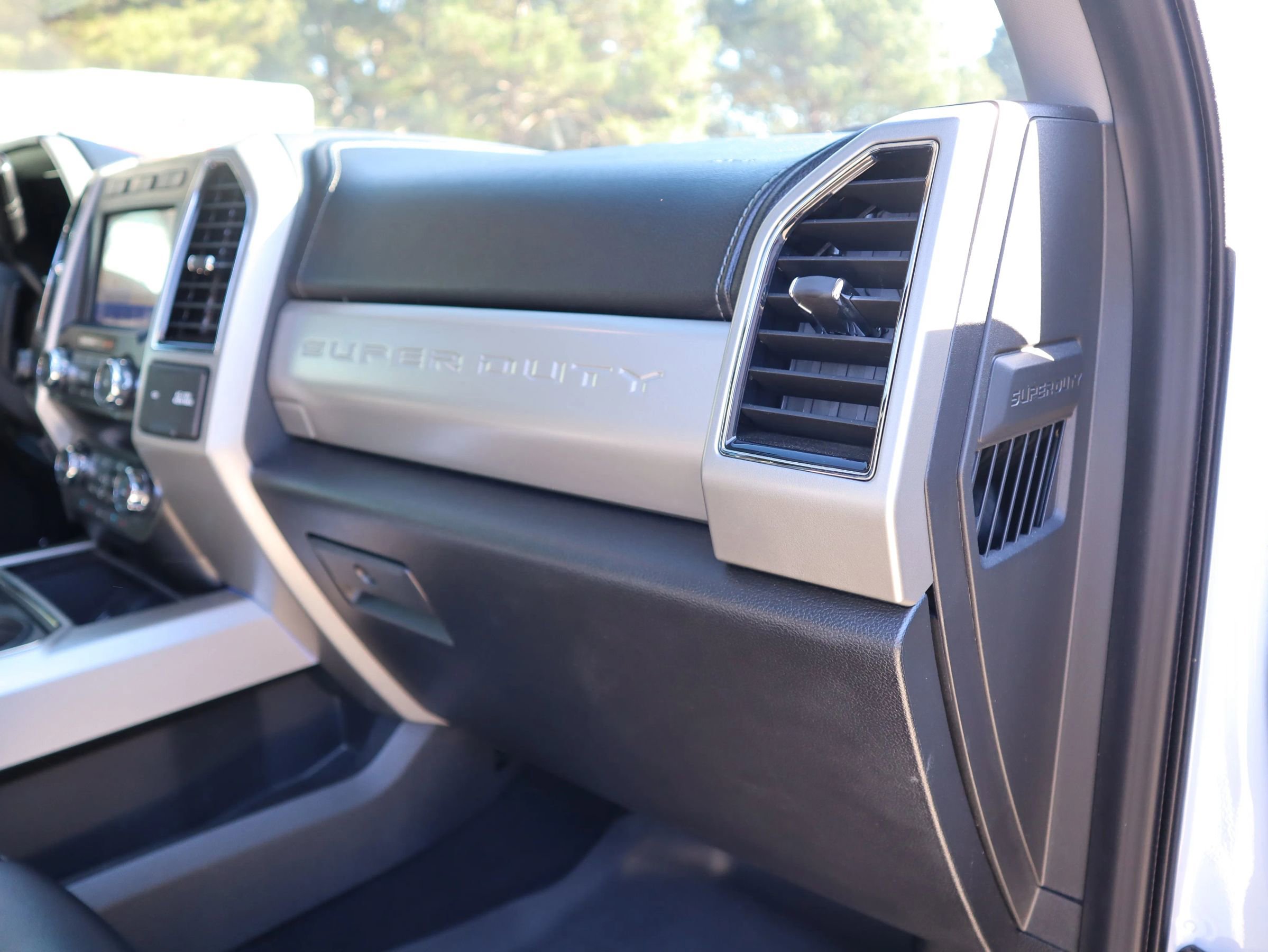 Used 2020 Ford F350 Lariat w/ Lariat Ultimate Package image 34