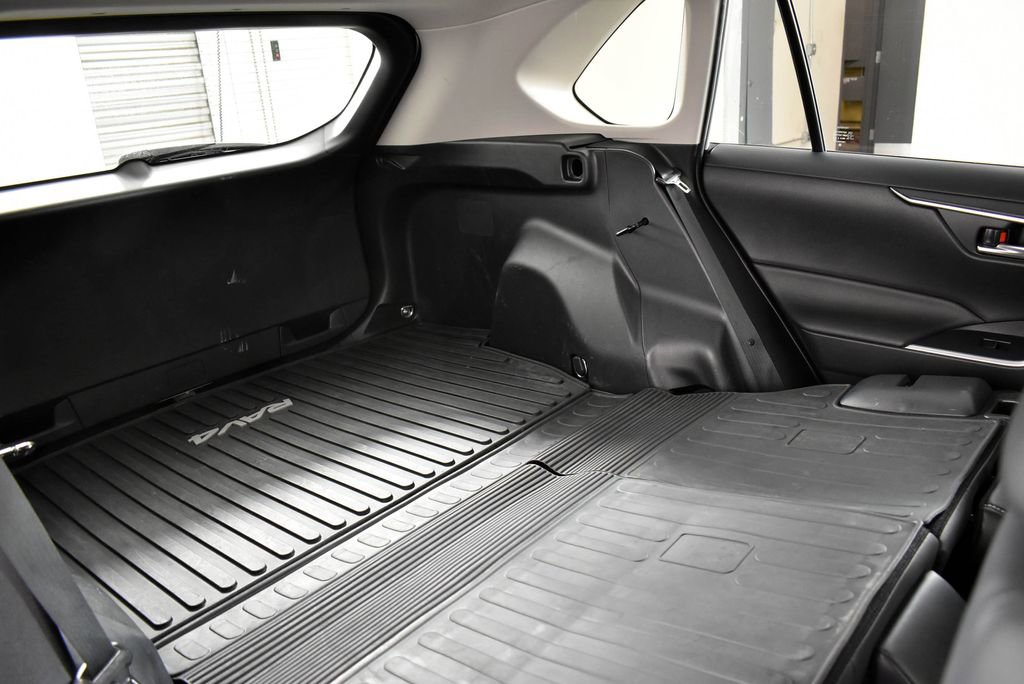 Certified 2022 Toyota RAV4 XLE Premium image 27