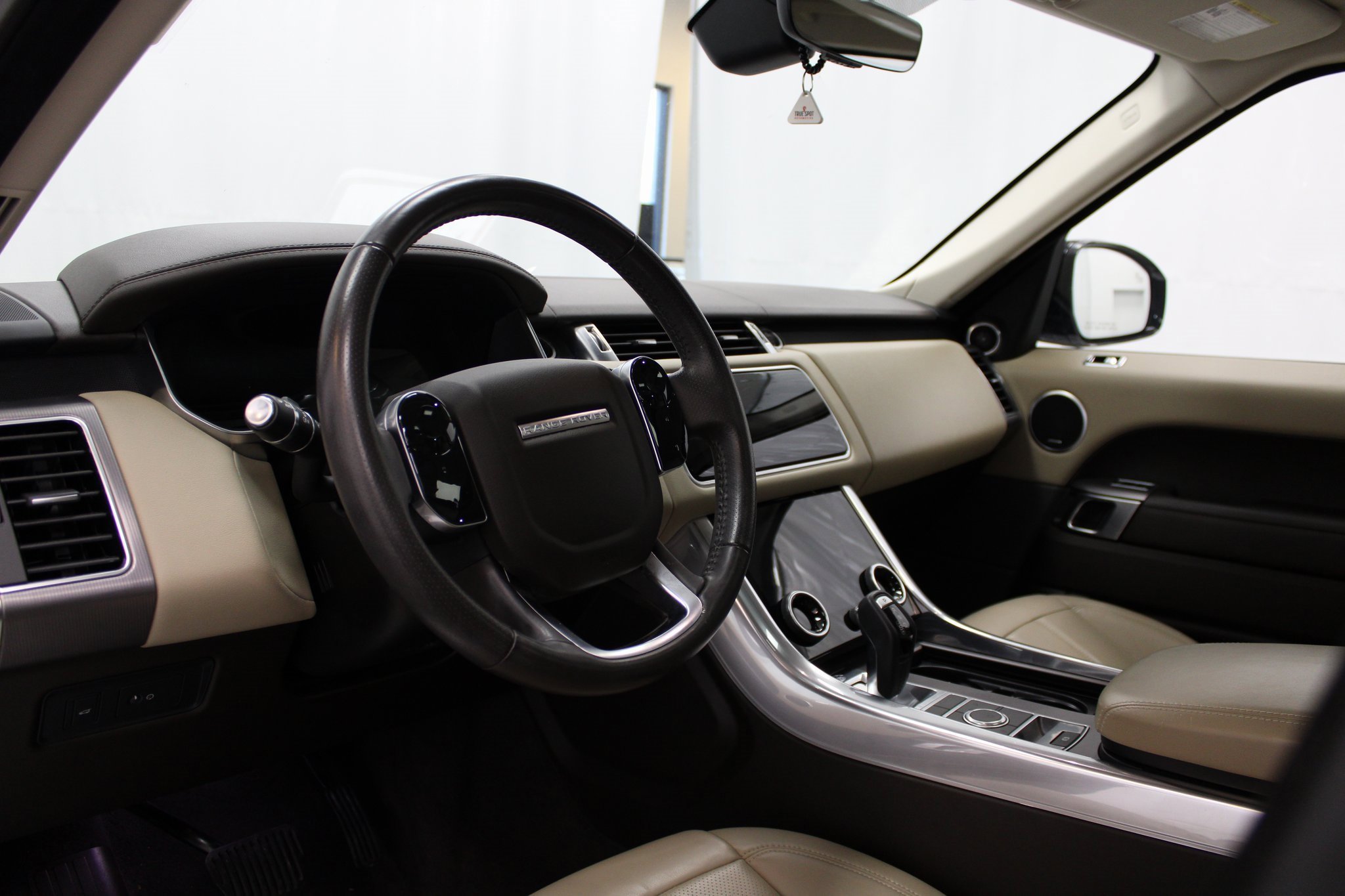 Used 2019 Land Rover Range Rover Sport HSE image 13