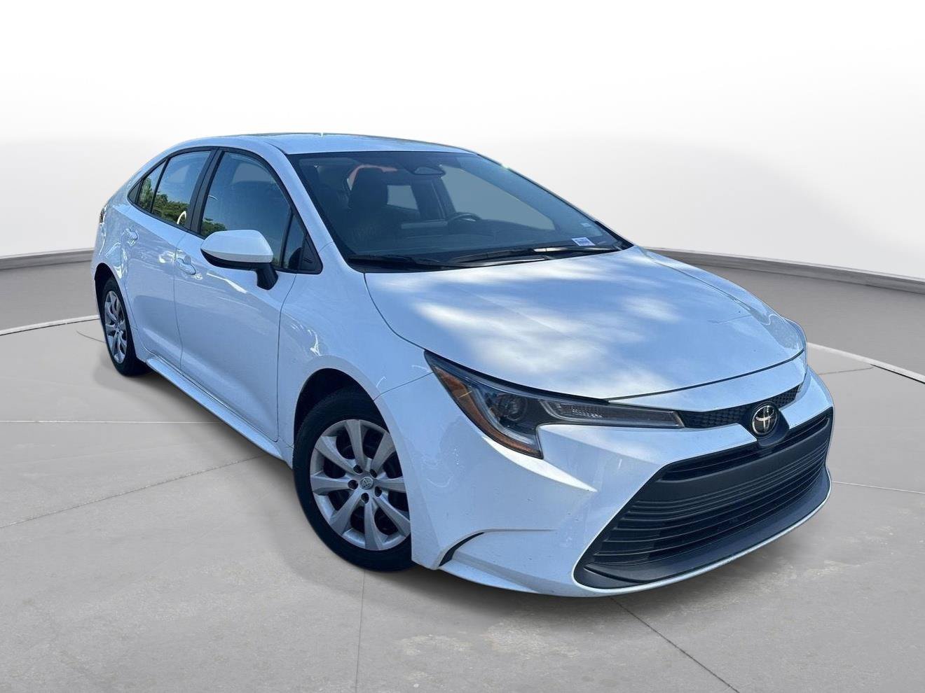 Used 2024 Toyota Corolla LE FWD image 4