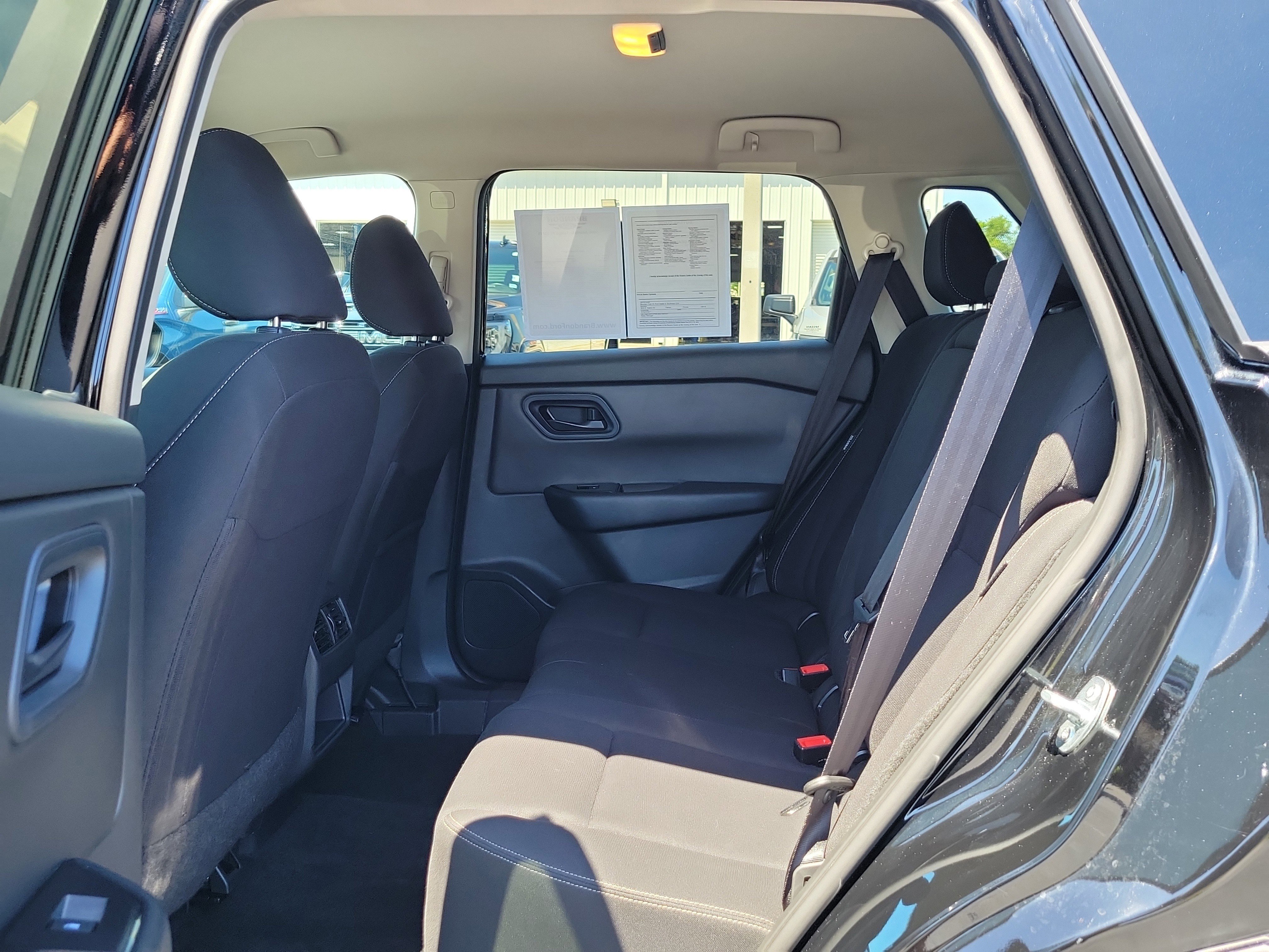 Used 2024 Nissan Rogue S FWD image 11