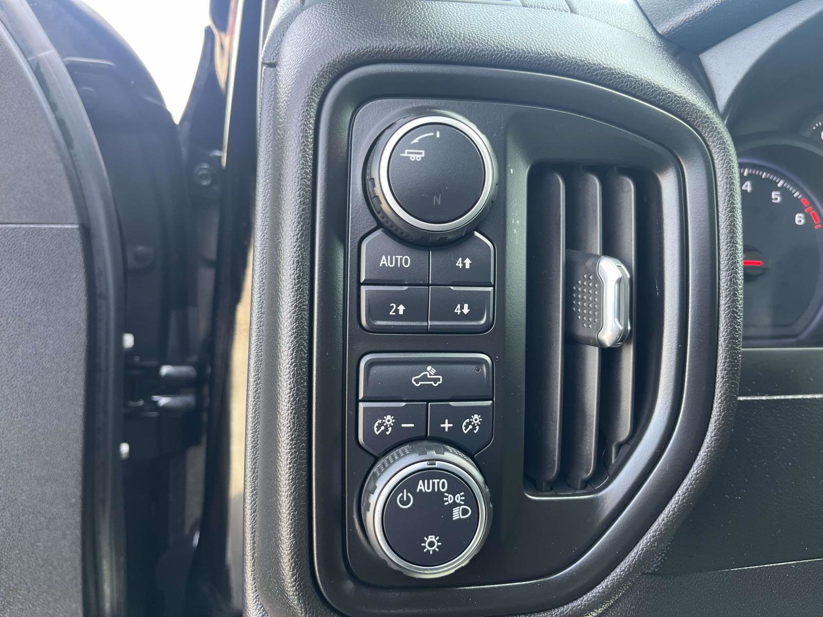 Used 2019 Chevrolet Silverado 1500 Custom Trail Boss w/ Custom Convenience Package image 12