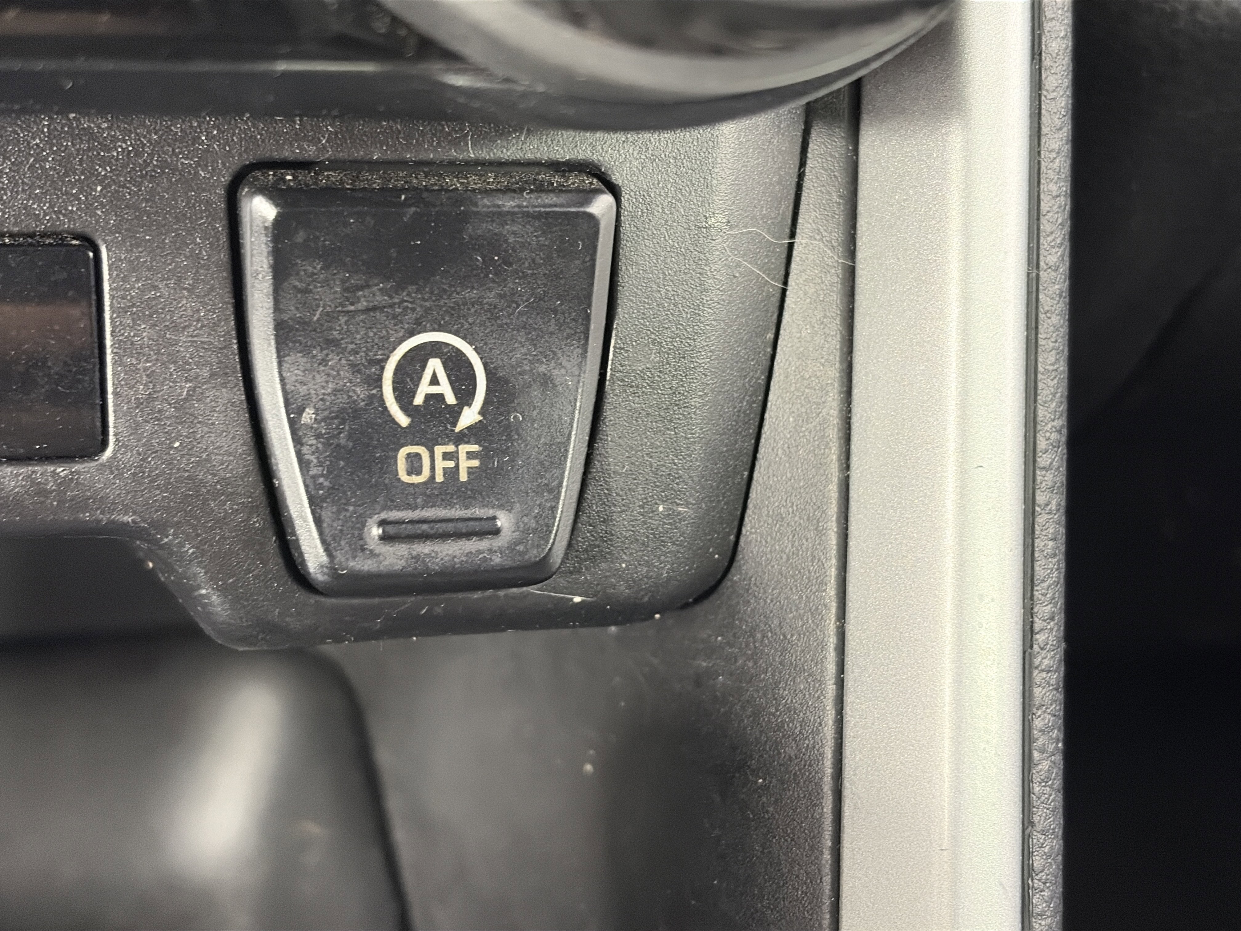Used 2021 Toyota RAV4 LE AWD/4WD image 22