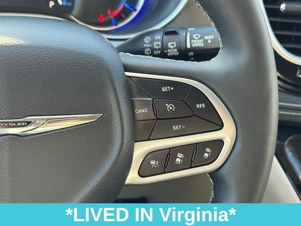 Used 2022 Chrysler Pacifica Touring-L image 28