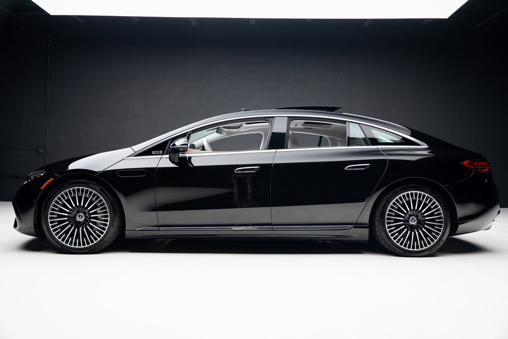 Used 2023 Mercedes-Benz EQS 450+ Sedan w/ AMG Line Exterior Package image 17