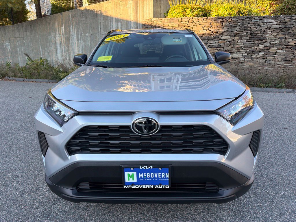 Used 2021 Toyota RAV4 LE AWD/4WD image 10