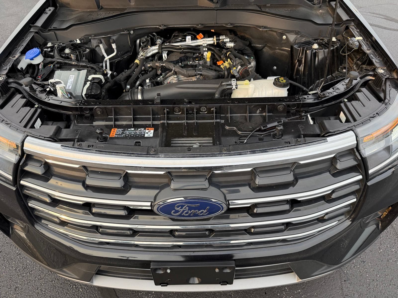 Used 2025 Ford Explorer Active AWD/4WD image 41