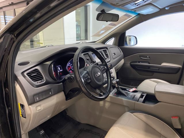 Used 2017 Kia Sedona LX w/ LX Essentials Premium Package image 17