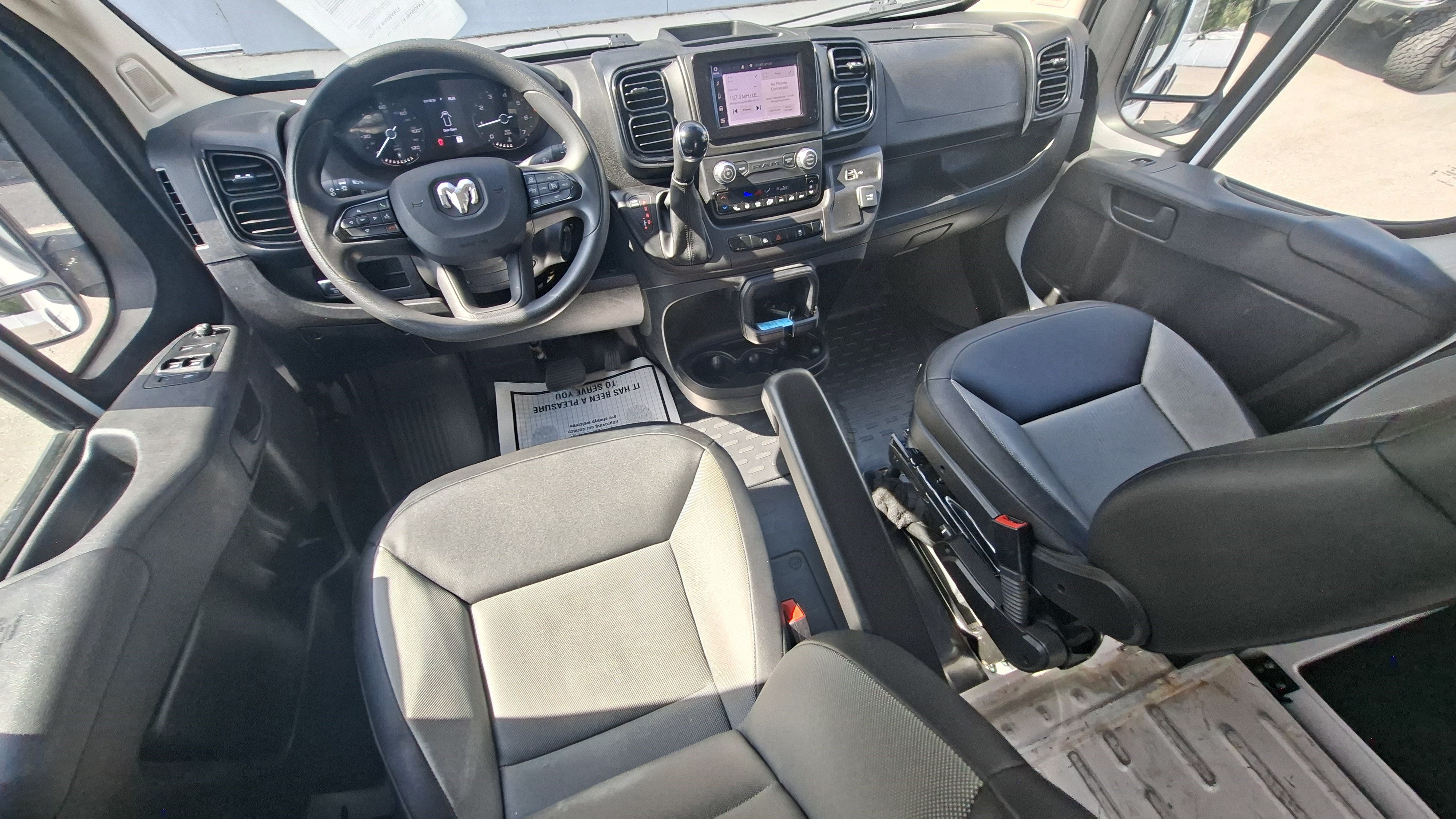 Used 2025 RAM ProMaster 2500 w/ Convenience Group FWD image 18