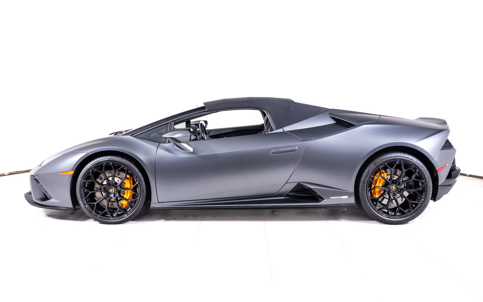 Used 2021 Lamborghini Huracan EVO image 3