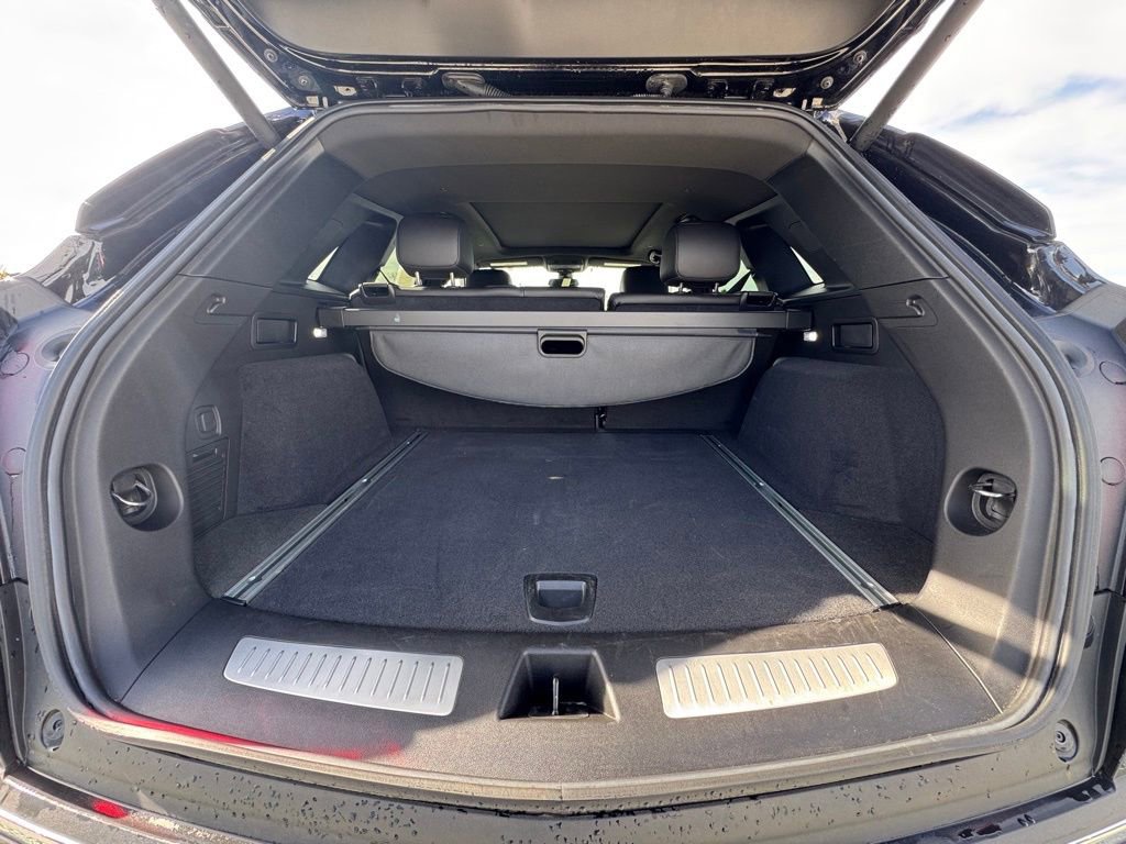 Used 2025 Cadillac XT5 Premium Luxury image 11