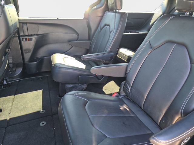 Used 2025 Chrysler Pacifica Select FWD image 18