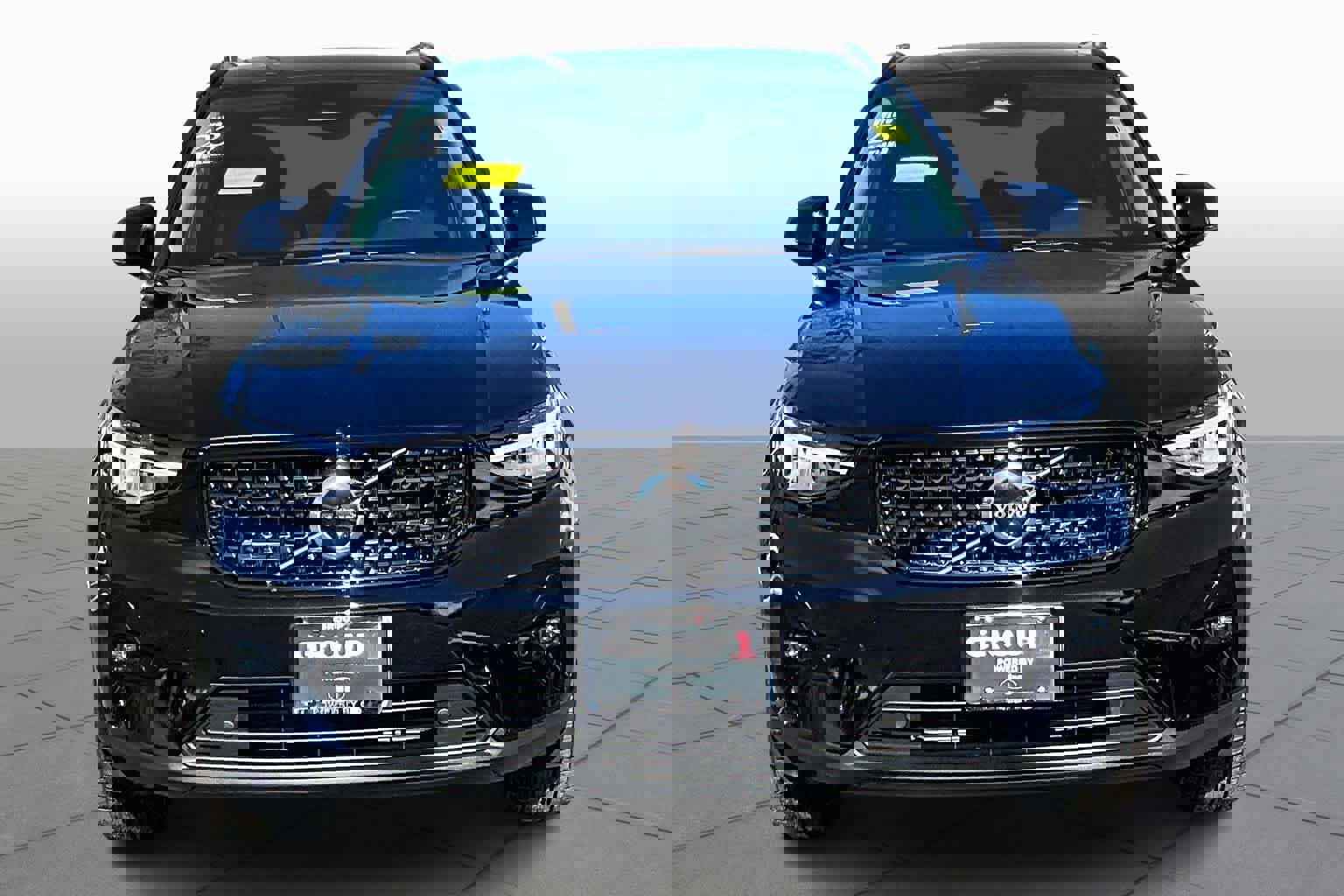 Used 2023 Volvo XC40 B5 Plus w/ Driver Assist Package image 4