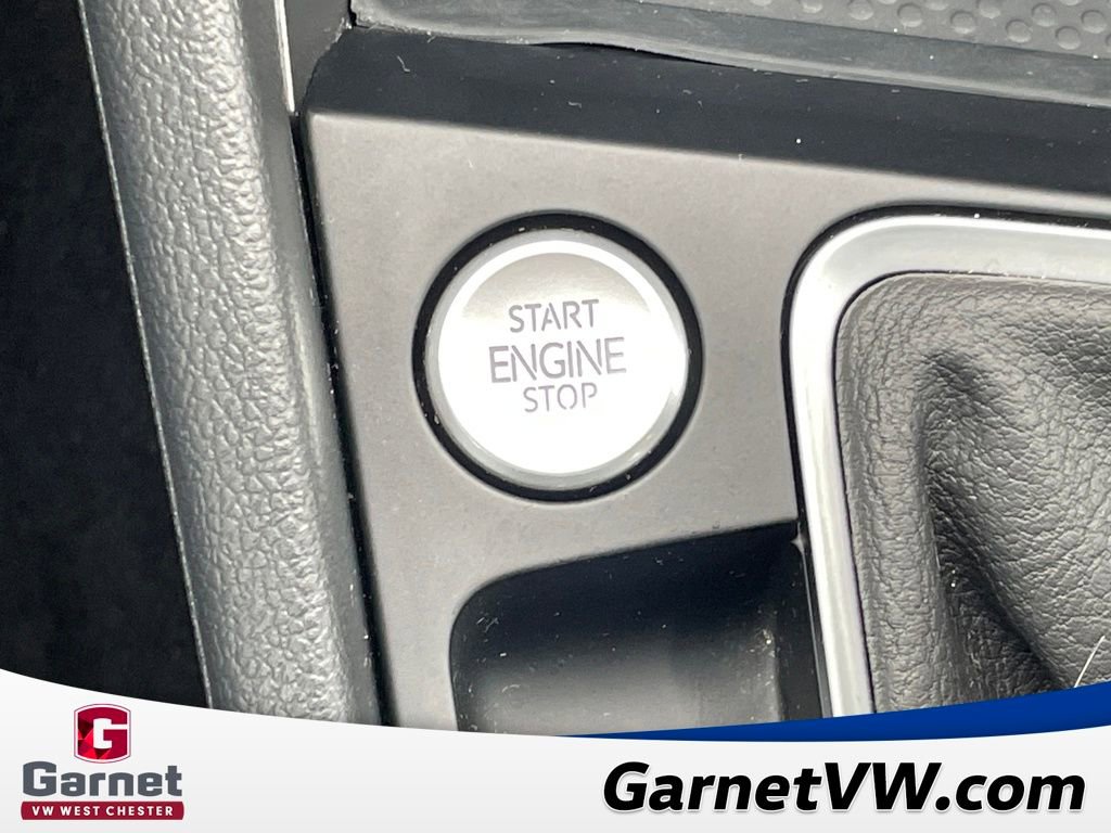 Certified 2025 Volkswagen Jetta SE image 30