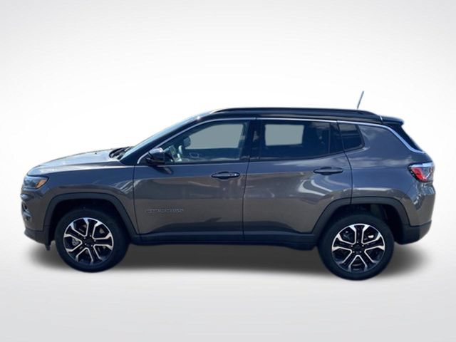 Used 2023 Jeep Compass Limited w/ Sun and Sound Group AWD/4WD image 2