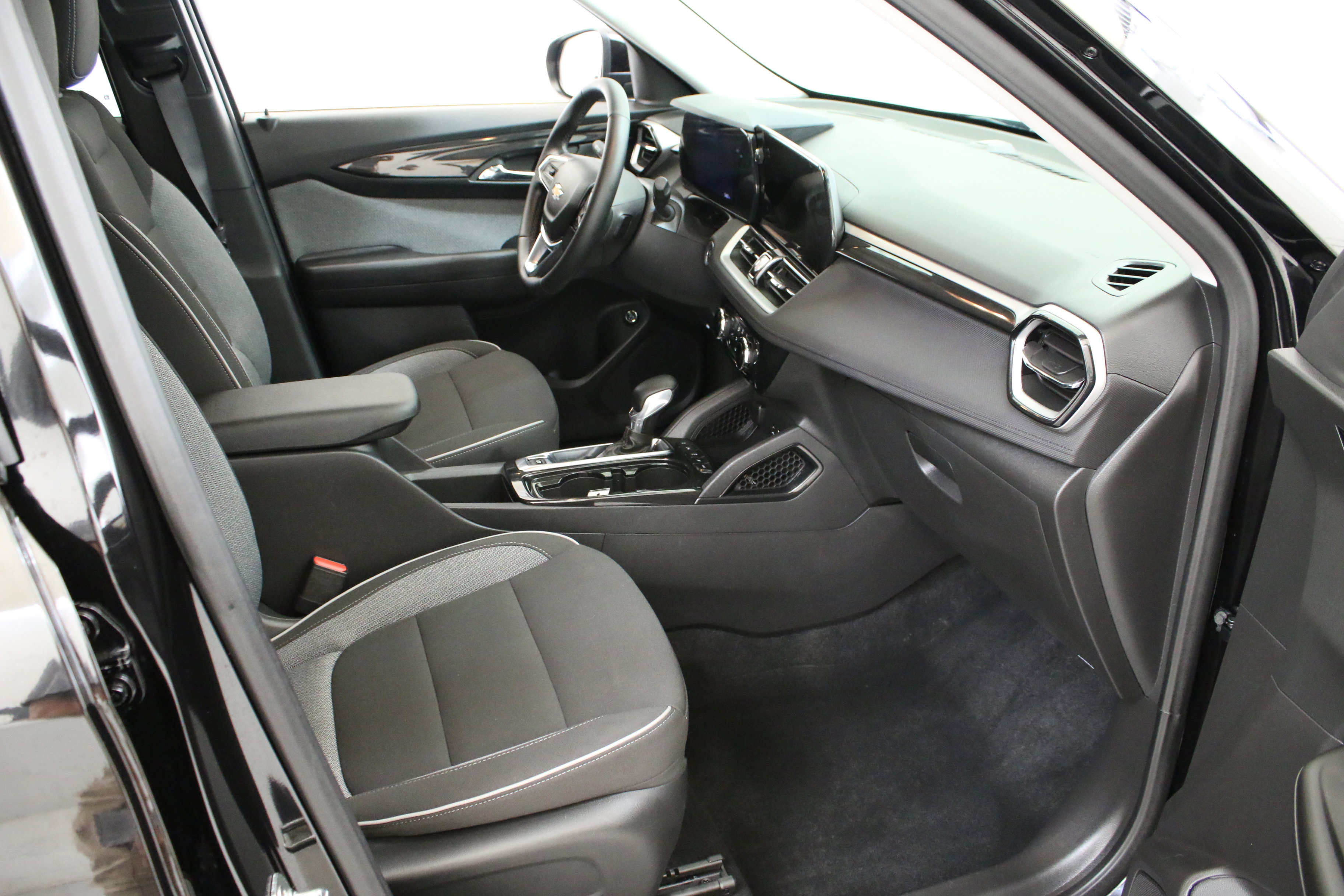 Used 2025 Chevrolet TrailBlazer LT w/ Convenience Package AWD/4WD image 28
