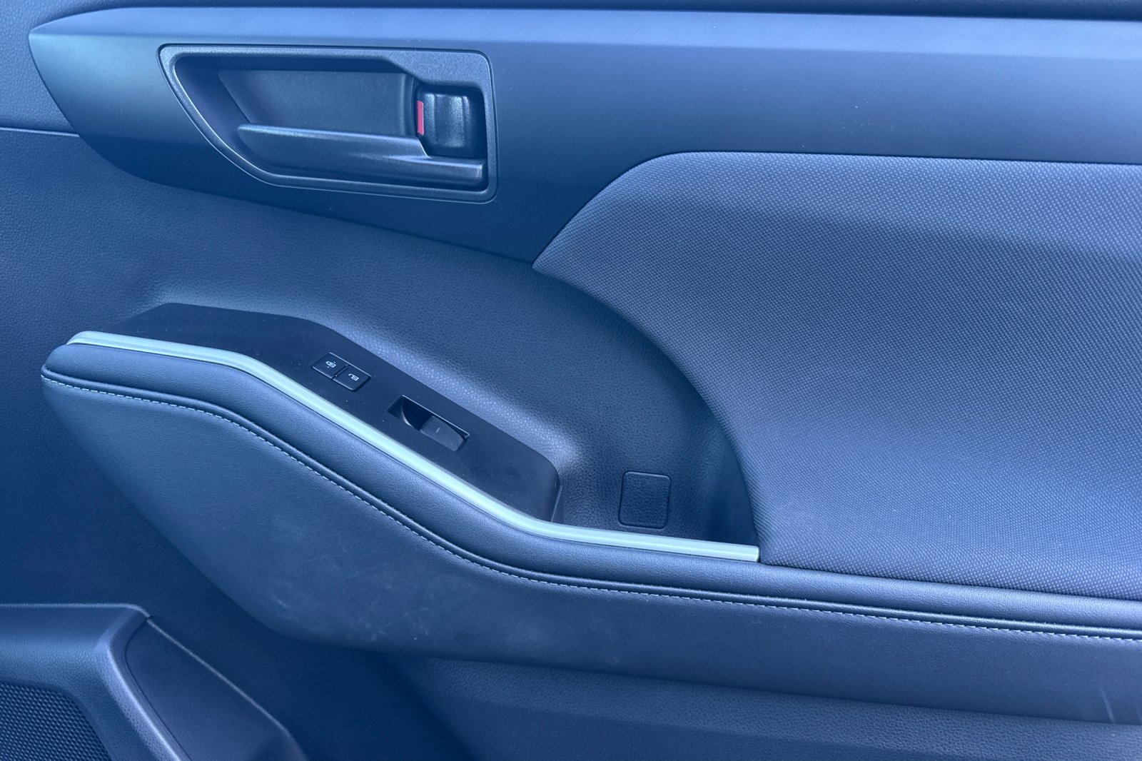 Used 2025 Toyota Highlander LE image 21