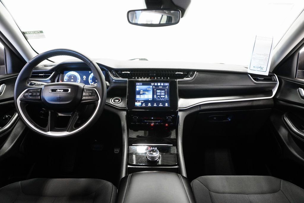 Certified 2024 Jeep Grand Cherokee Laredo image 12