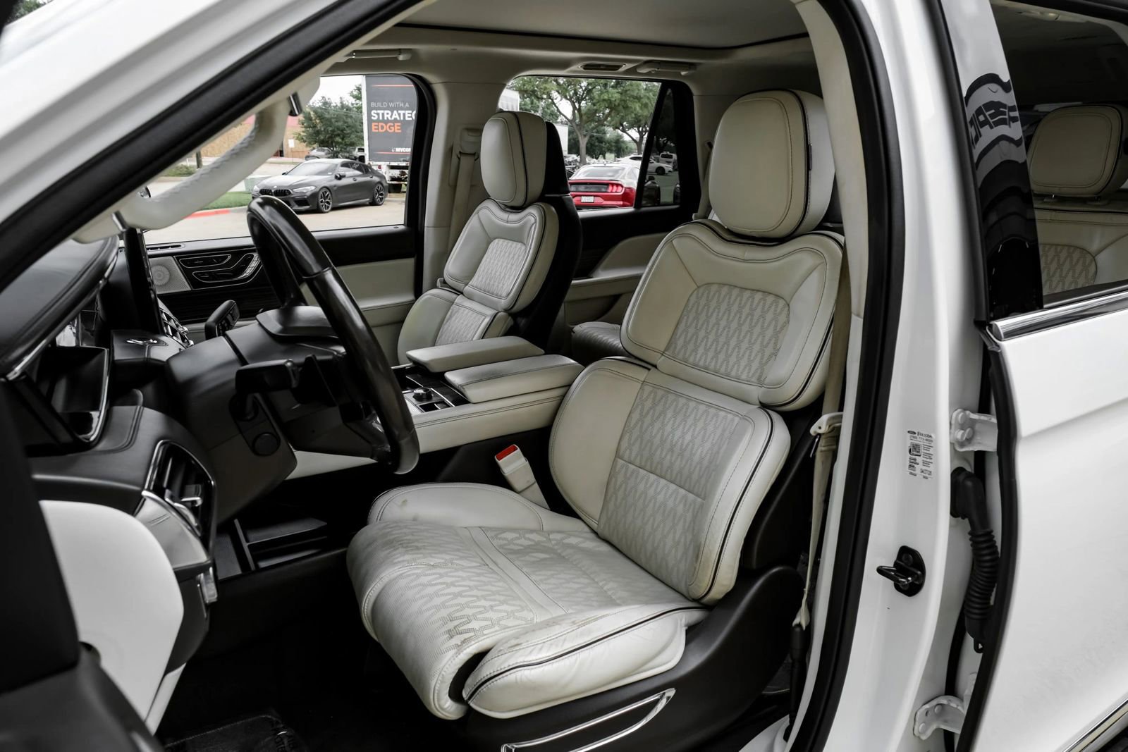 Used 2020 Lincoln Navigator Black Label w/ Cargo Convenience Package AWD/4WD image 31