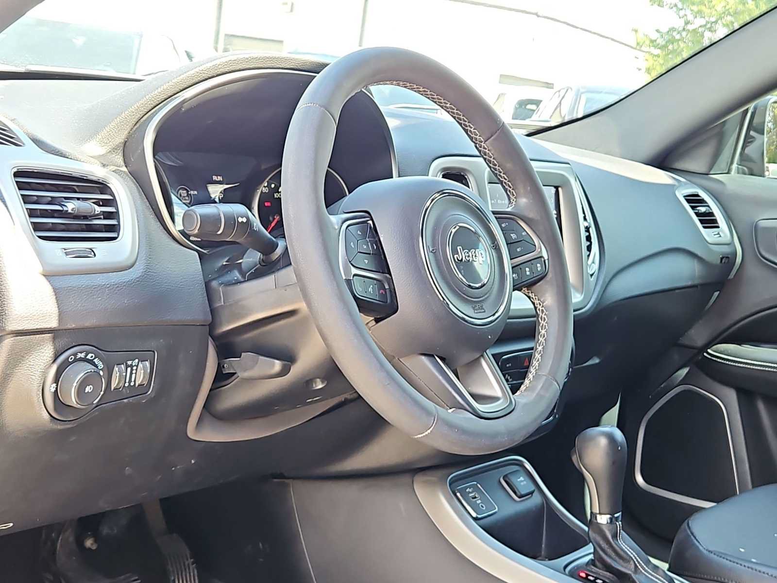 Used 2021 Jeep Compass Latitude w/ Driver Assistance Group FWD image 2