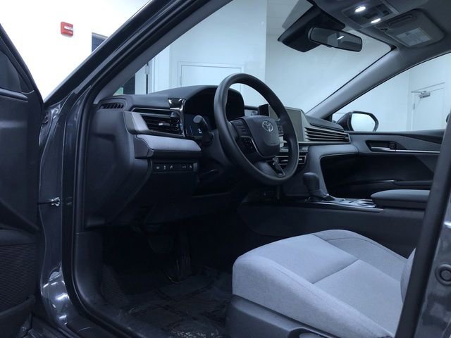 Used 2025 Toyota Camry SE image 10