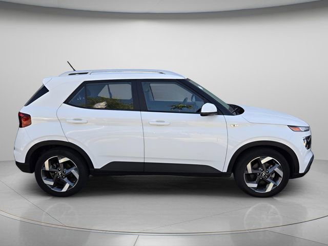 Used 2023 Hyundai Venue SEL w/ Cargo Package FWD image 4