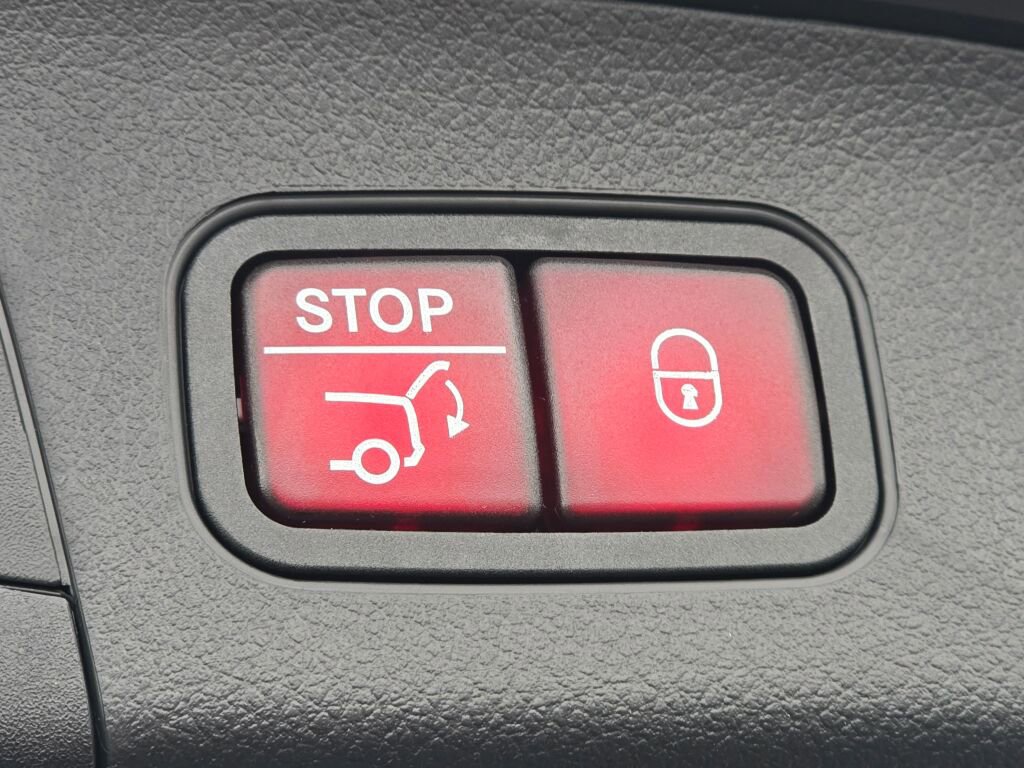 New 2026 Mercedes-Benz GLA 35 AMG 4MATIC image 23