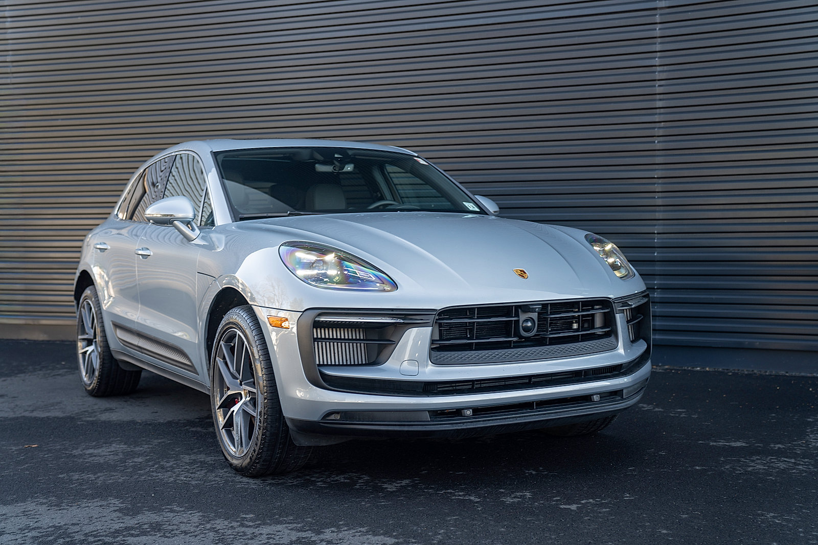 Certified 2023 Porsche Macan S AWD/4WD image 27