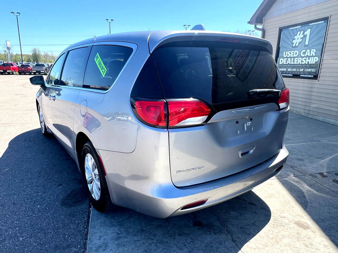 Used 2017 Chrysler Pacifica Touring w/ Tire & Wheel Group image 7