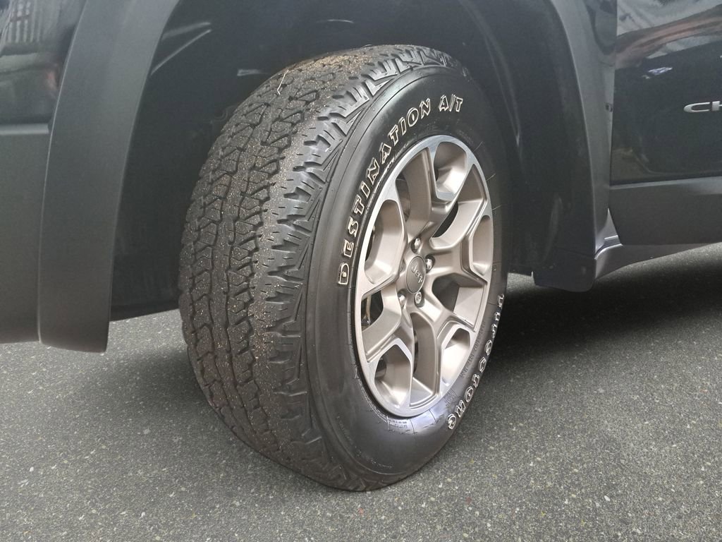 Certified 2022 Jeep Cherokee Trailhawk AWD/4WD image 31
