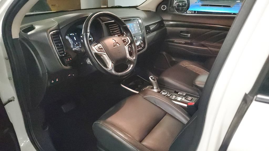 Used 2018 Mitsubishi Outlander GT AWD/4WD image 22