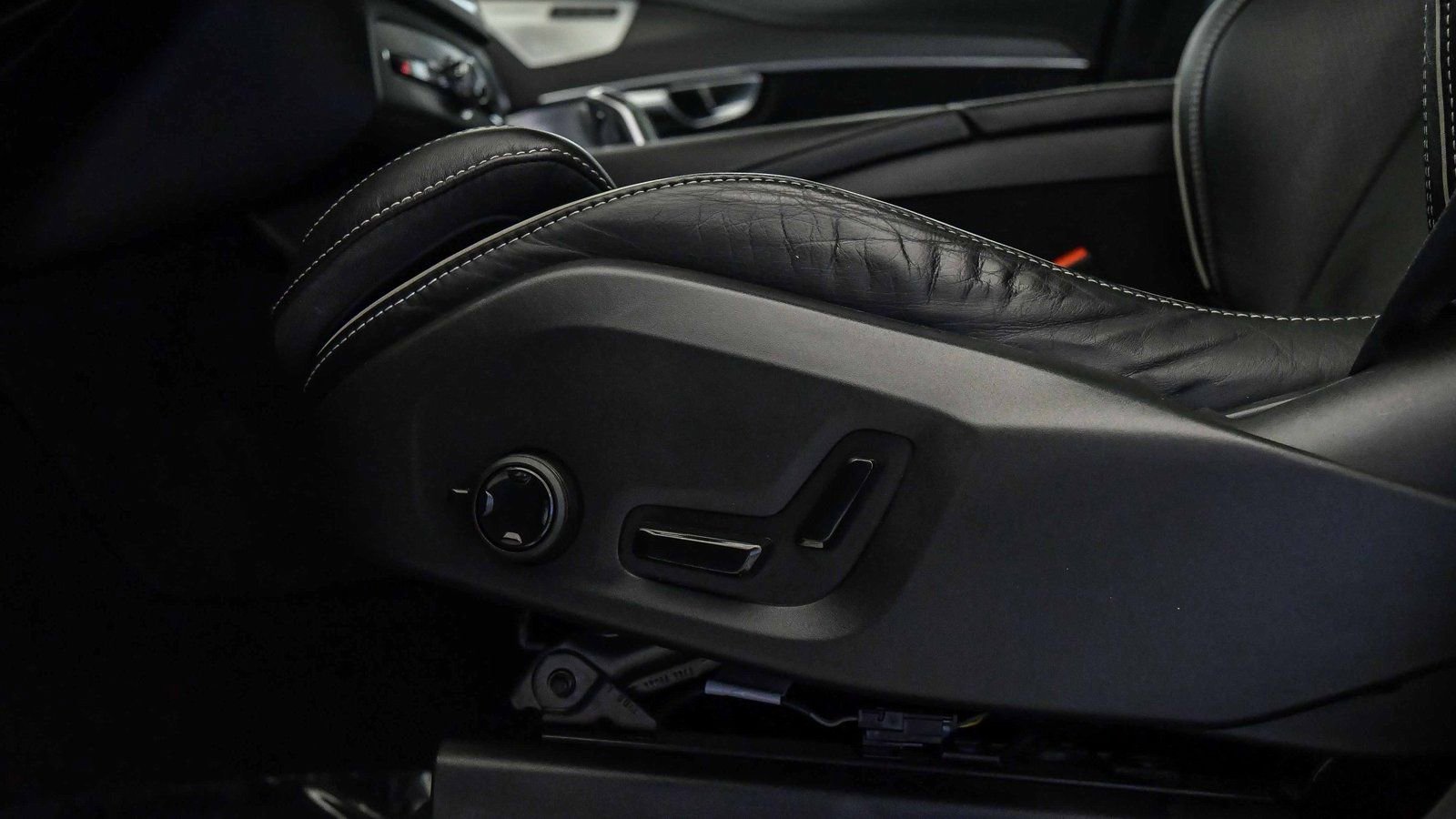 Used 2019 Volvo XC90 T8 R-Design w/ Advanced Package image 32