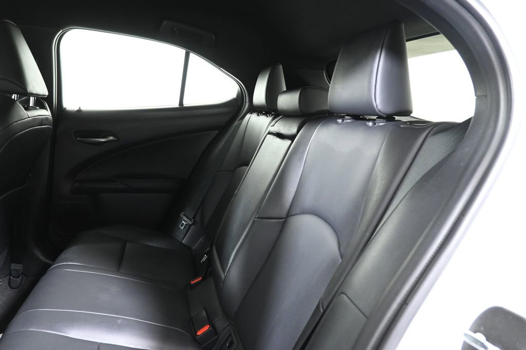 Used 2022 Lexus UX 200 w/ Accessory Package (Z2) image 4