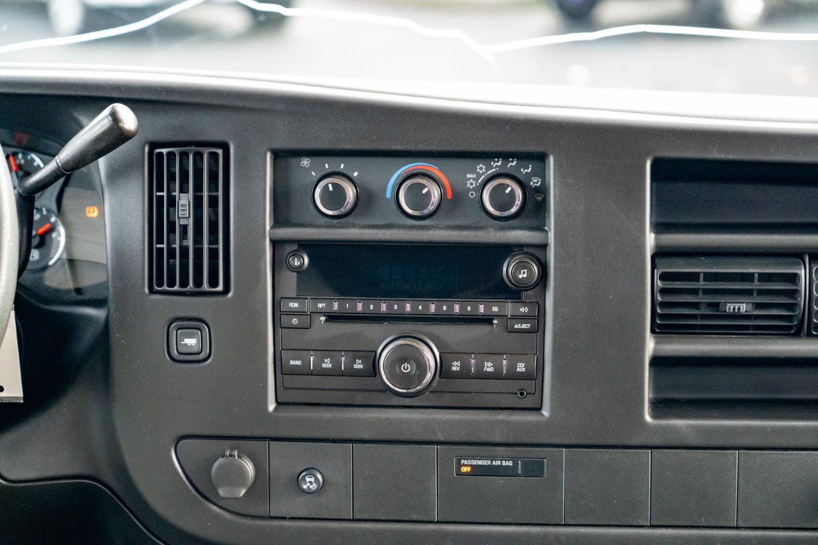 Used 2009 Chevrolet Express 1500 Passenger image 18