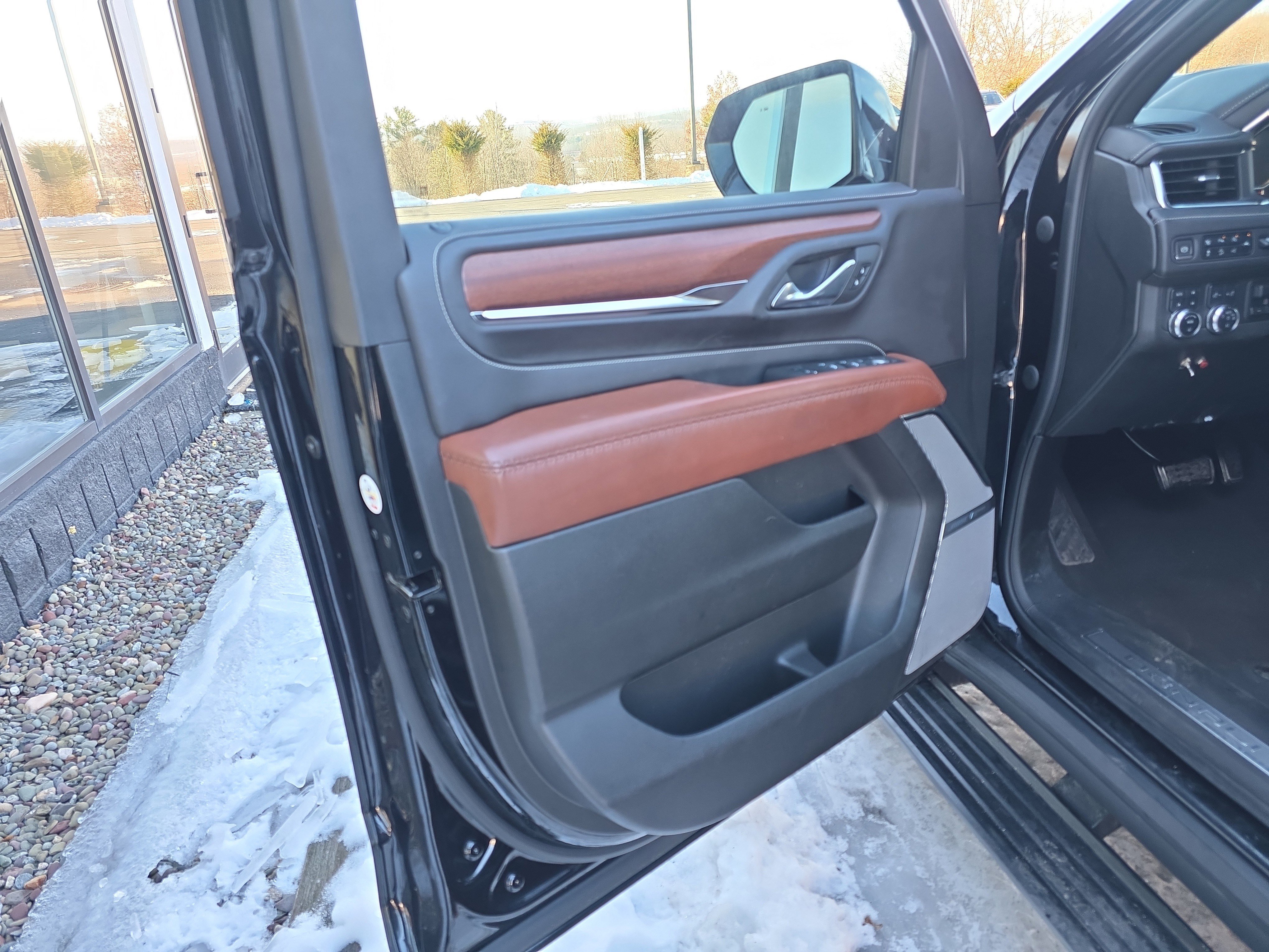Used 2023 GMC Yukon XL Denali Ultimate image 18