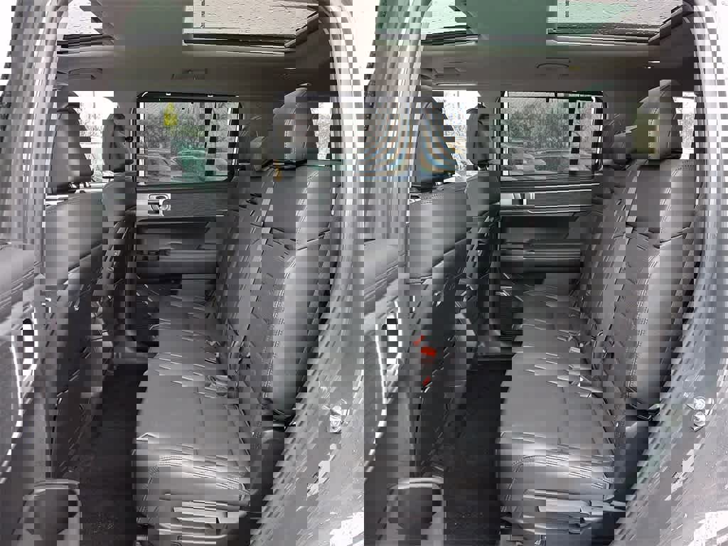 Used 2025 Hyundai Santa Fe Limited image 10