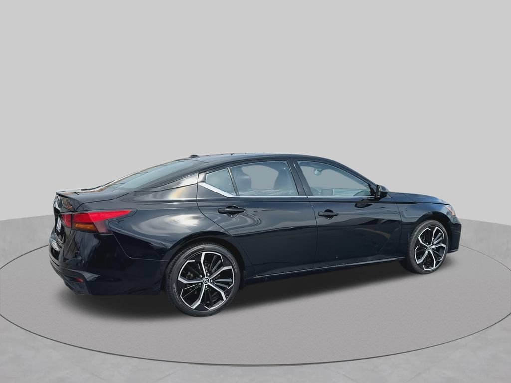 Used 2024 Nissan Altima 2.5 SR FWD image 10