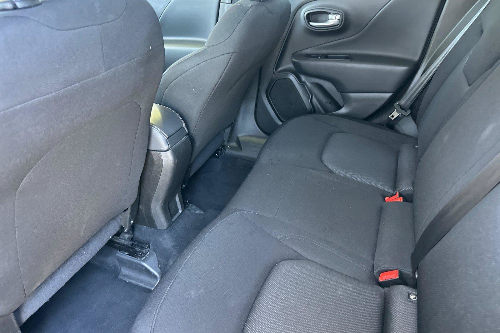 Certified 2023 Jeep Renegade Latitude AWD/4WD image 12