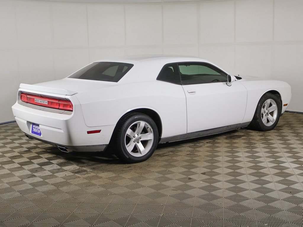 Used 2012 Dodge Challenger SXT RWD image 5