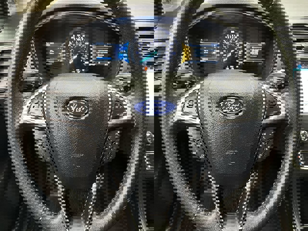 Used 2018 Ford Fusion SE w/ Equipment Group 201A FWD image 14