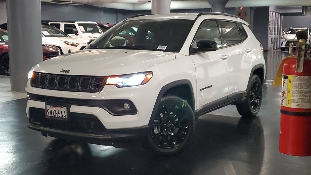 Used 2026 Jeep Compass Latitude AWD/4WD image 2