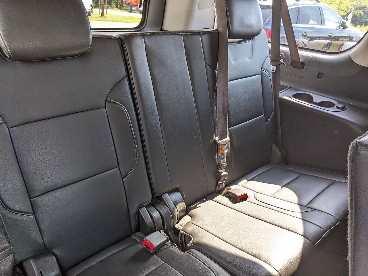 Used 2015 Chevrolet Suburban LT RWD image 6